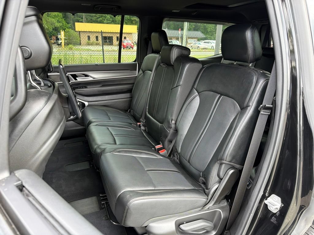 Certified 2025 Jeep Wagoneer Series III w/ Premium Group I AWD/4WD image 21