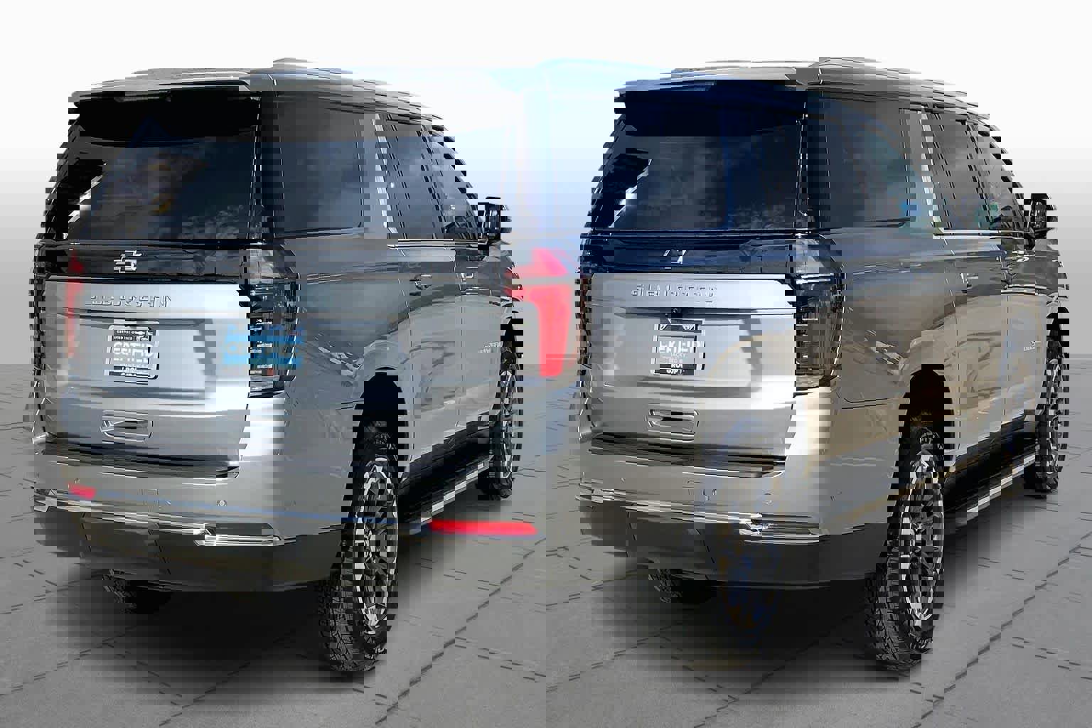 Used 2026 Chevrolet Suburban LS image 14