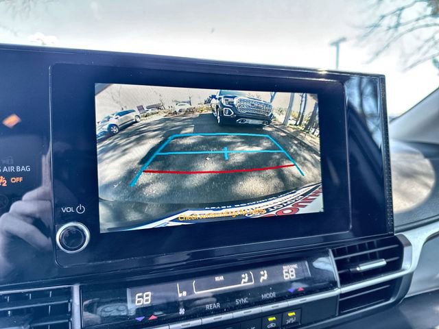 Used 2025 Toyota Sienna LE image 26