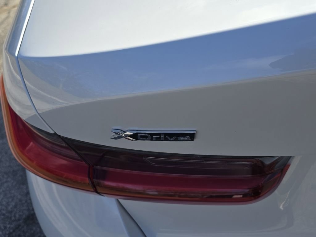 Used 2023 BMW 330i xDrive Sedan w/ Premium Package image 6