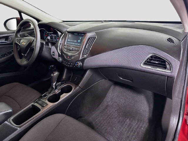 Used 2018 Chevrolet Cruze LT w/ Convenience Package FWD image 29