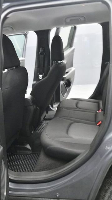 Used 2023 Jeep Renegade Latitude image 17