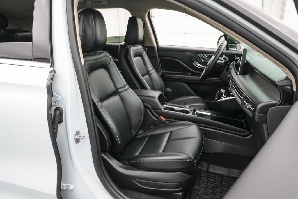 Used 2025 Lincoln Corsair AWD image 21