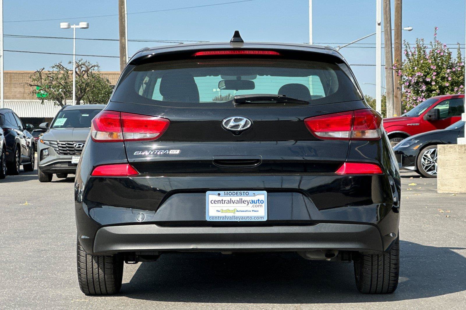 Used 2020 Hyundai Elantra GT FWD image 4