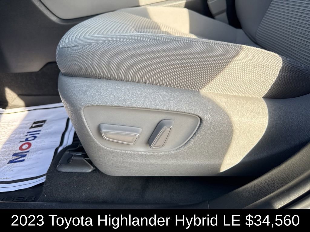 Used 2023 Toyota Highlander LE image 12