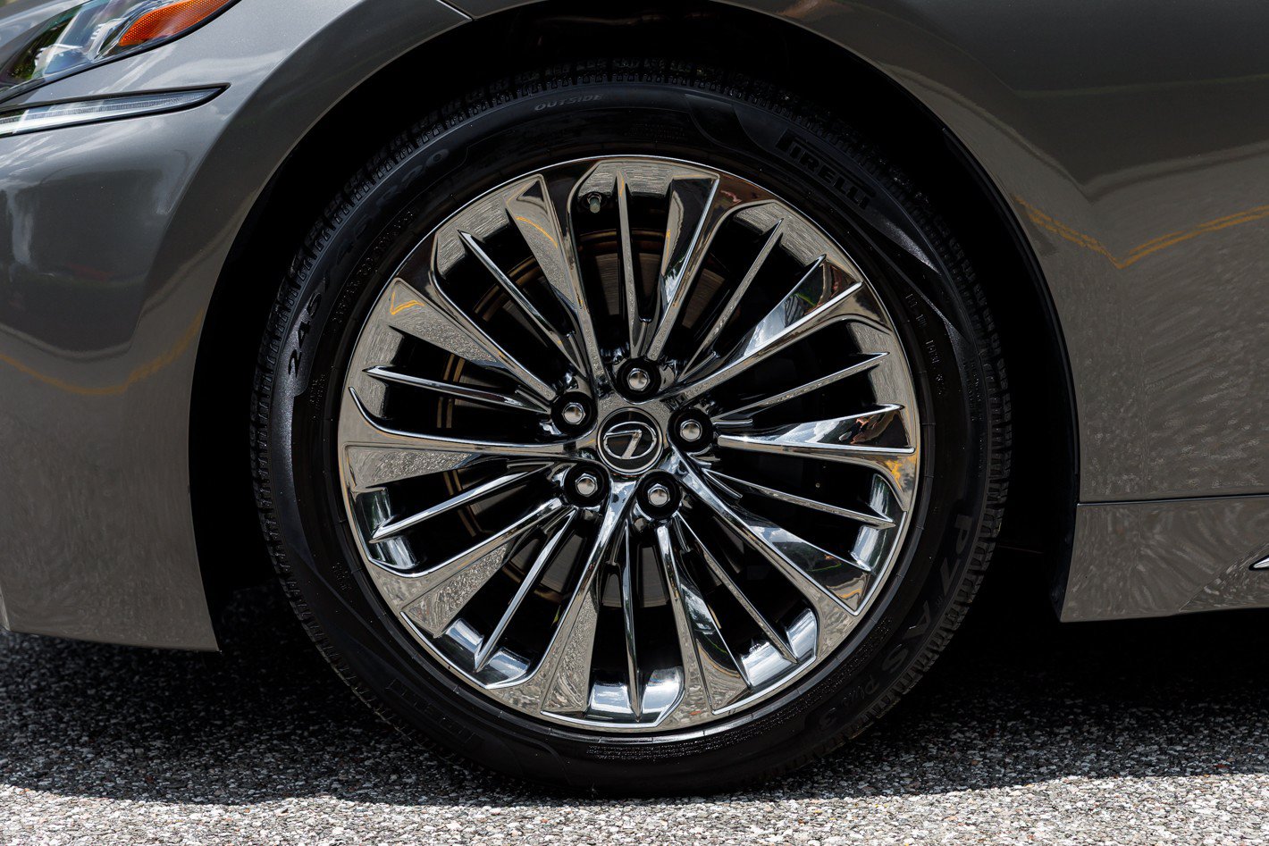 Used 2020 Lexus LS 500 w/ Interior Upgrade Package RWD image 22