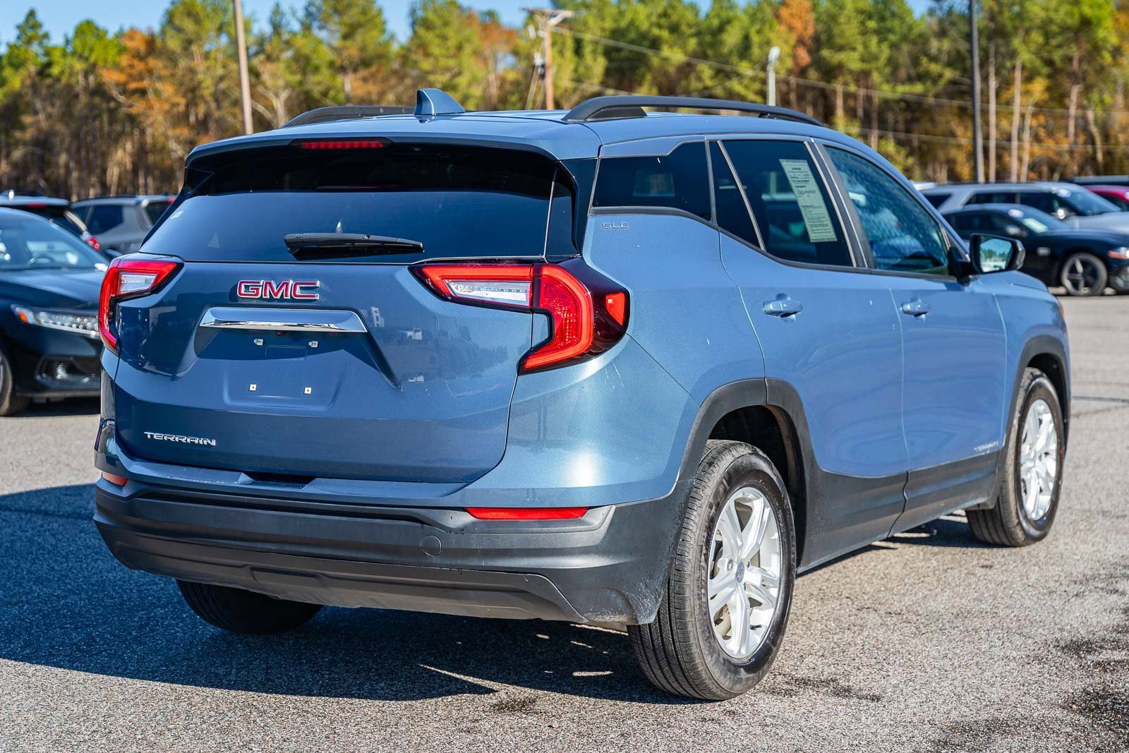 Used 2024 GMC Terrain SLE w/ Driver Convenience Package image 8