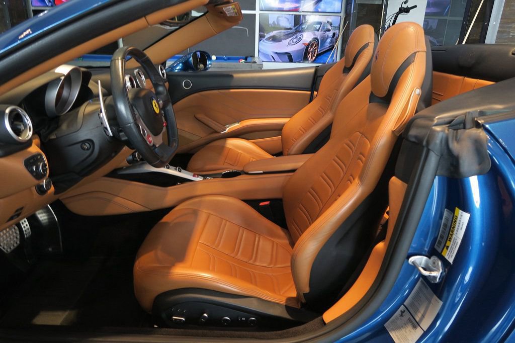 Used 2016 Ferrari California T RWD image 13
