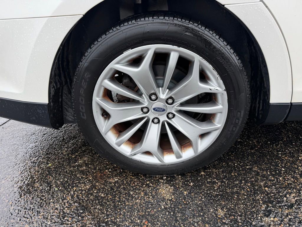 Used 2016 Ford Taurus Limited w/ Equipment Group 301A AWD/4WD image 31