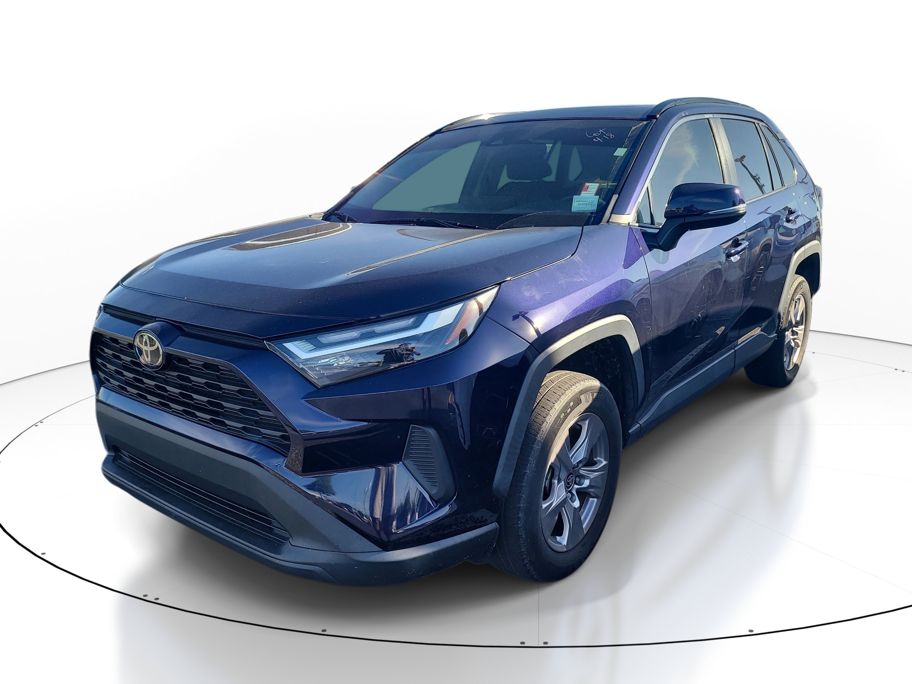 Used 2022 Toyota RAV4 XLE w/ Convenience Package FWD image 3