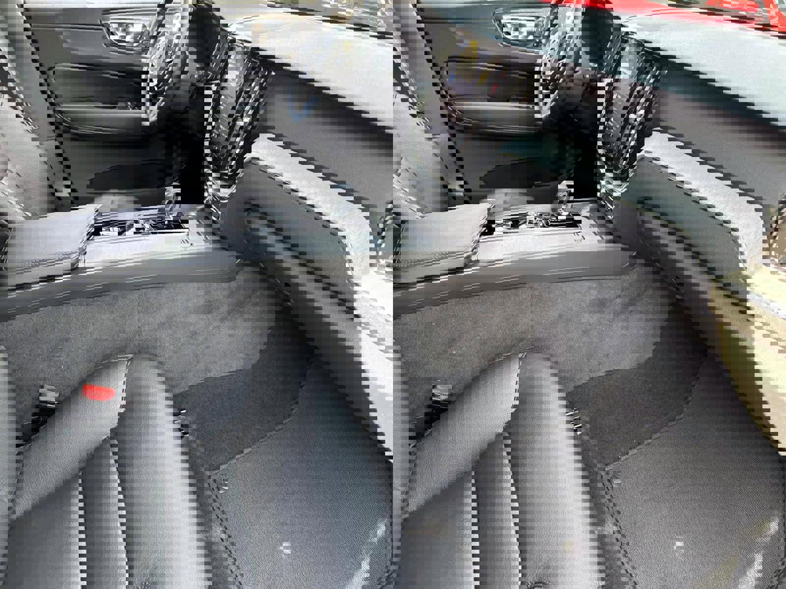 Used 2025 Volvo XC60 B5 Plus image 8