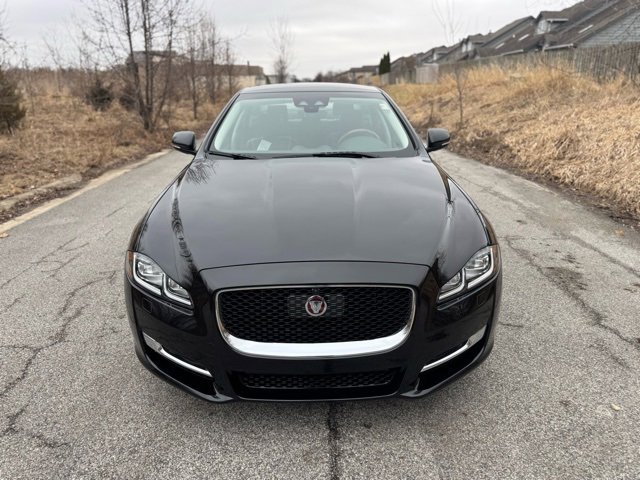 Used 2019 Jaguar XJ R-Sport image 3