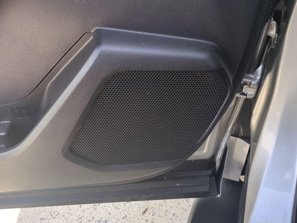 Used 2020 Toyota Highlander XLE image 15