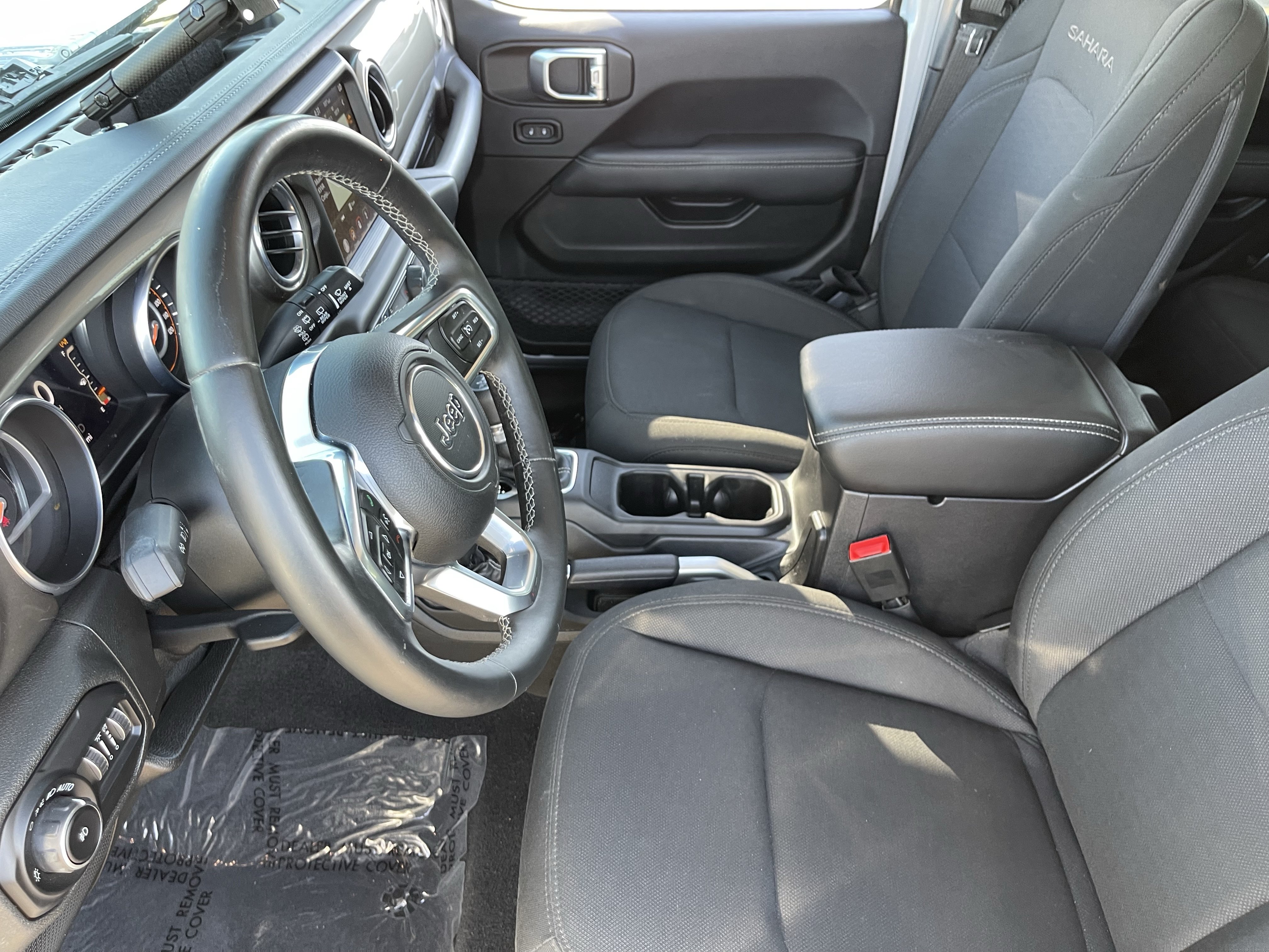 Used 2018 Jeep Wrangler Unlimited Sahara w/ Uconnect 4C Nav & Sound Group AWD/4WD image 18