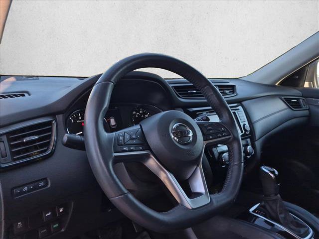 Used 2018 Nissan Rogue SV w/ Premium Package FWD image 10