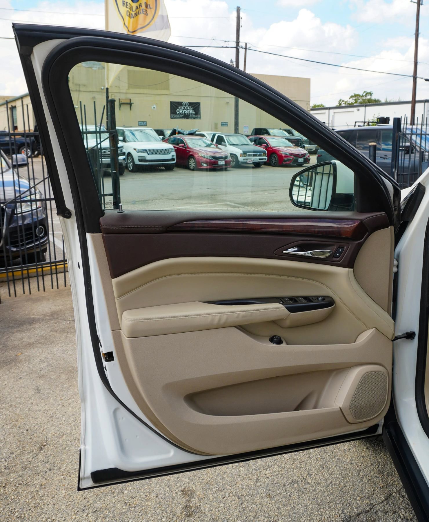 Used 2016 Cadillac SRX Luxury w/ Driver Awareness Package image 11