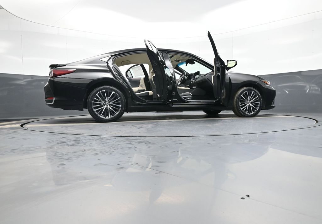 Used 2024 Lexus ES 300h w/ Premium Package FWD image 49