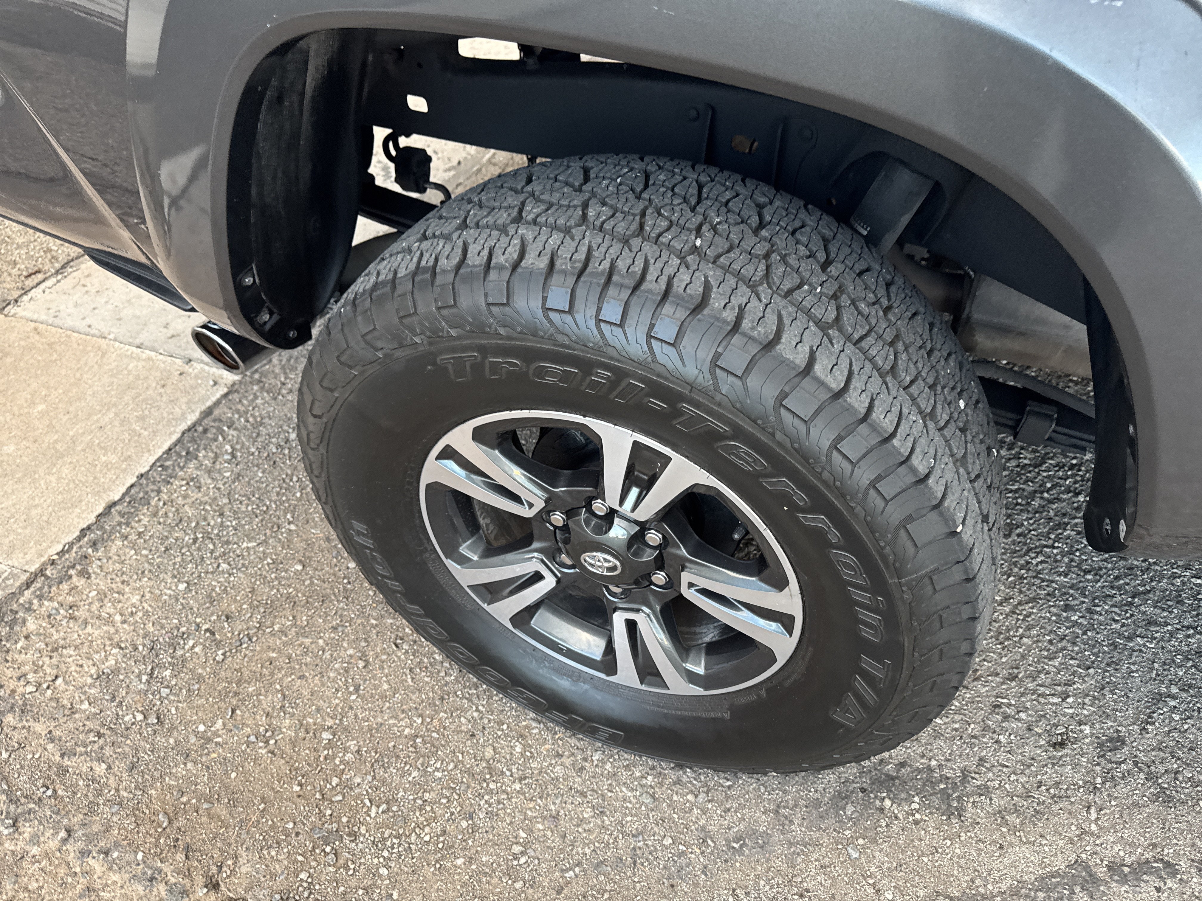 Used 2016 Toyota Tacoma SR5 w/ SR5 Appearance Package (SN) RWD image 9