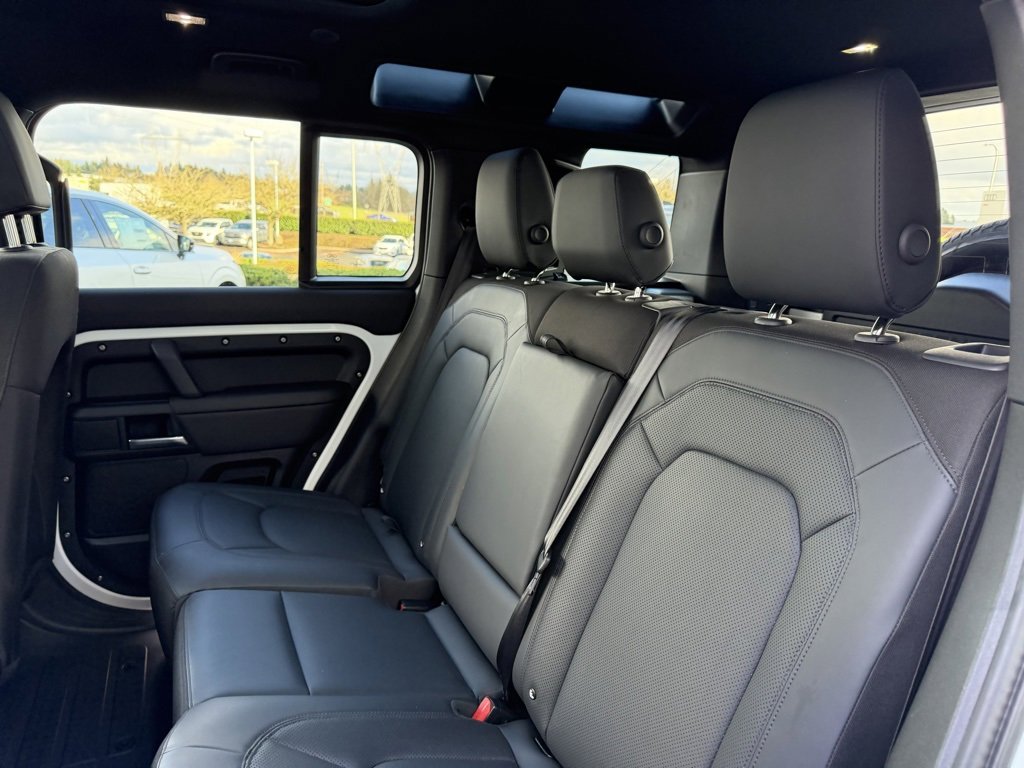Used 2025 Land Rover Defender 110 S image 29