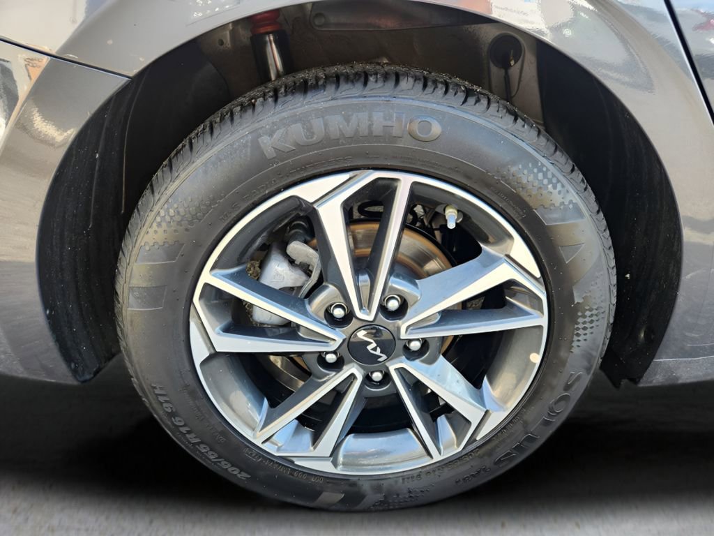 Used 2023 Kia Forte LXS FWD image 16
