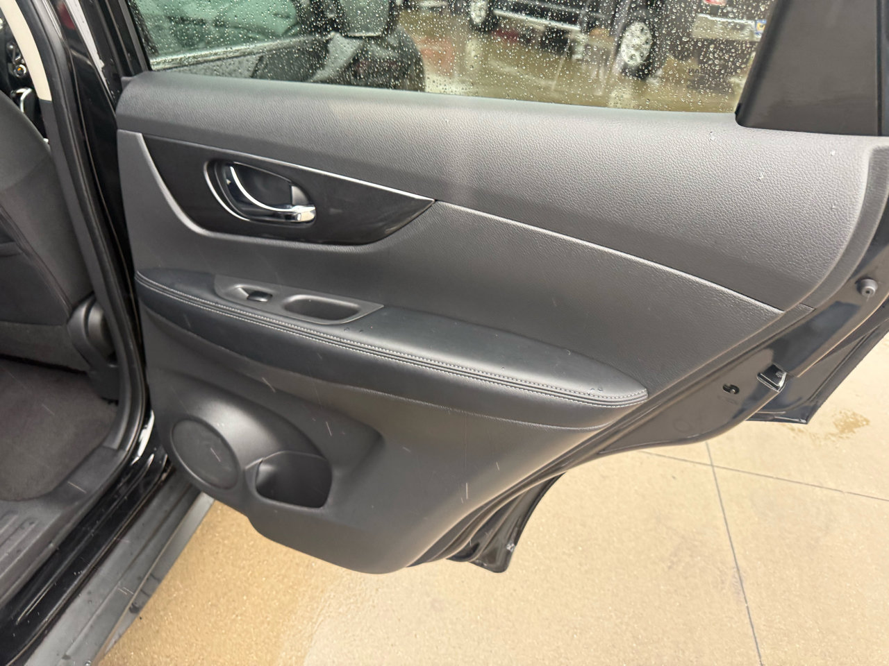 Used 2020 Nissan Rogue SV image 12