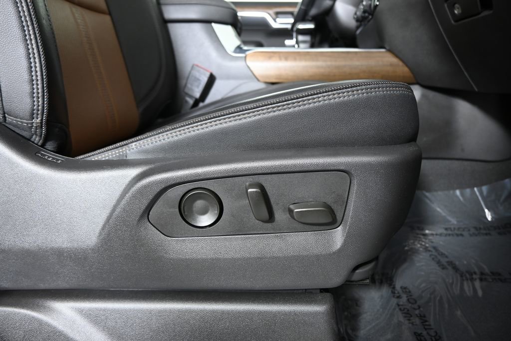 Used 2023 Chevrolet Silverado 1500 High Country w/ Technology Package image 15