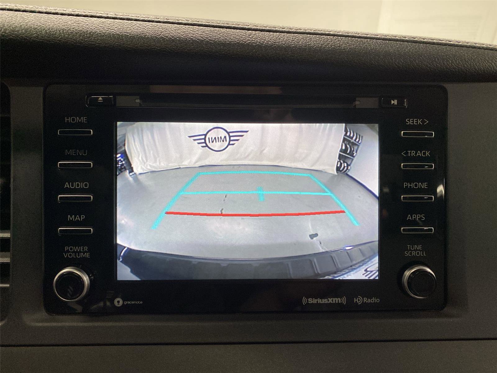 Used 2018 Toyota Sienna XLE image 28