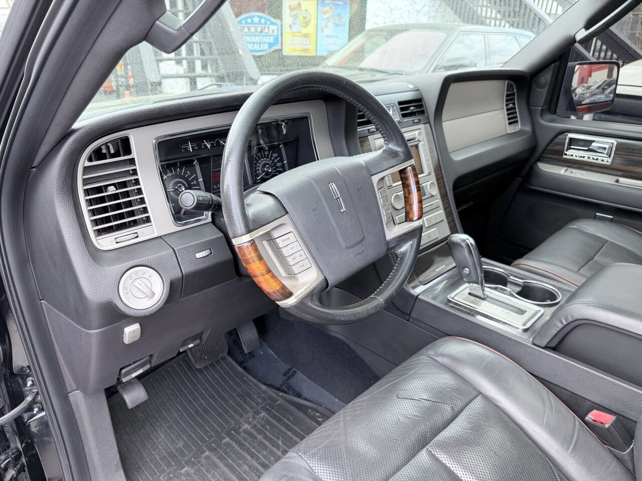 Used 2007 Lincoln Navigator 4WD image 12