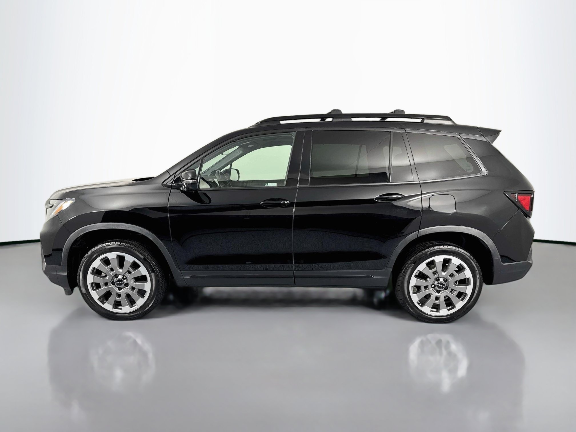 Certified 2024 Honda Passport Black Edition image 8