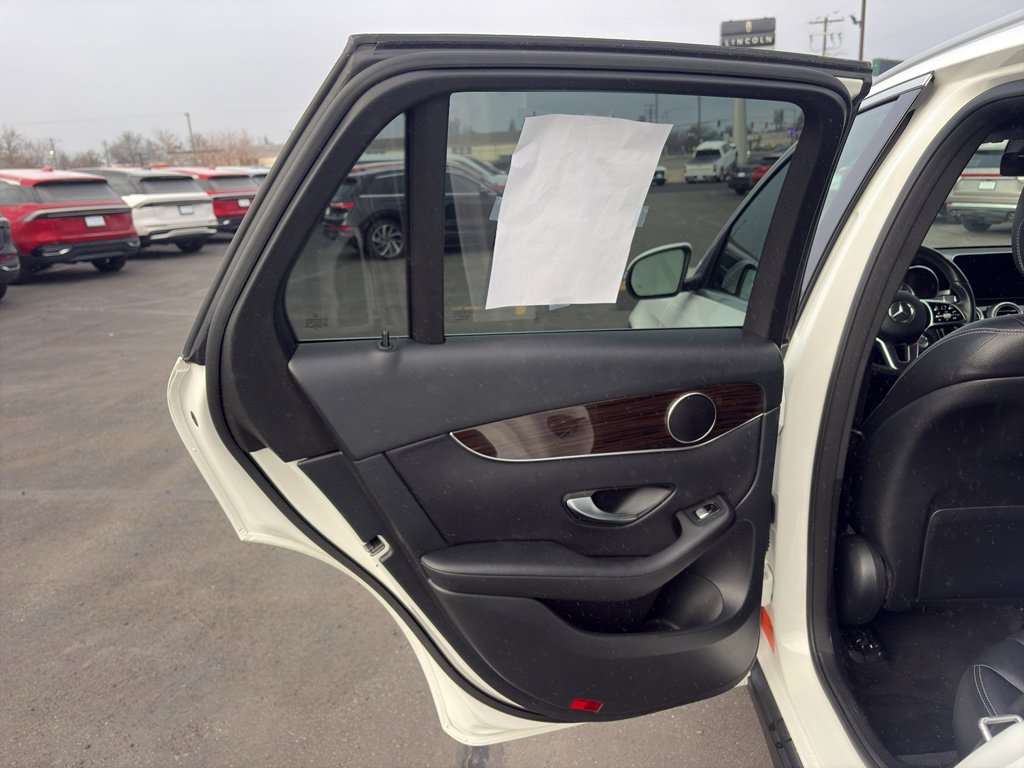 Used 2020 Mercedes-Benz GLC 300 4MATIC image 13