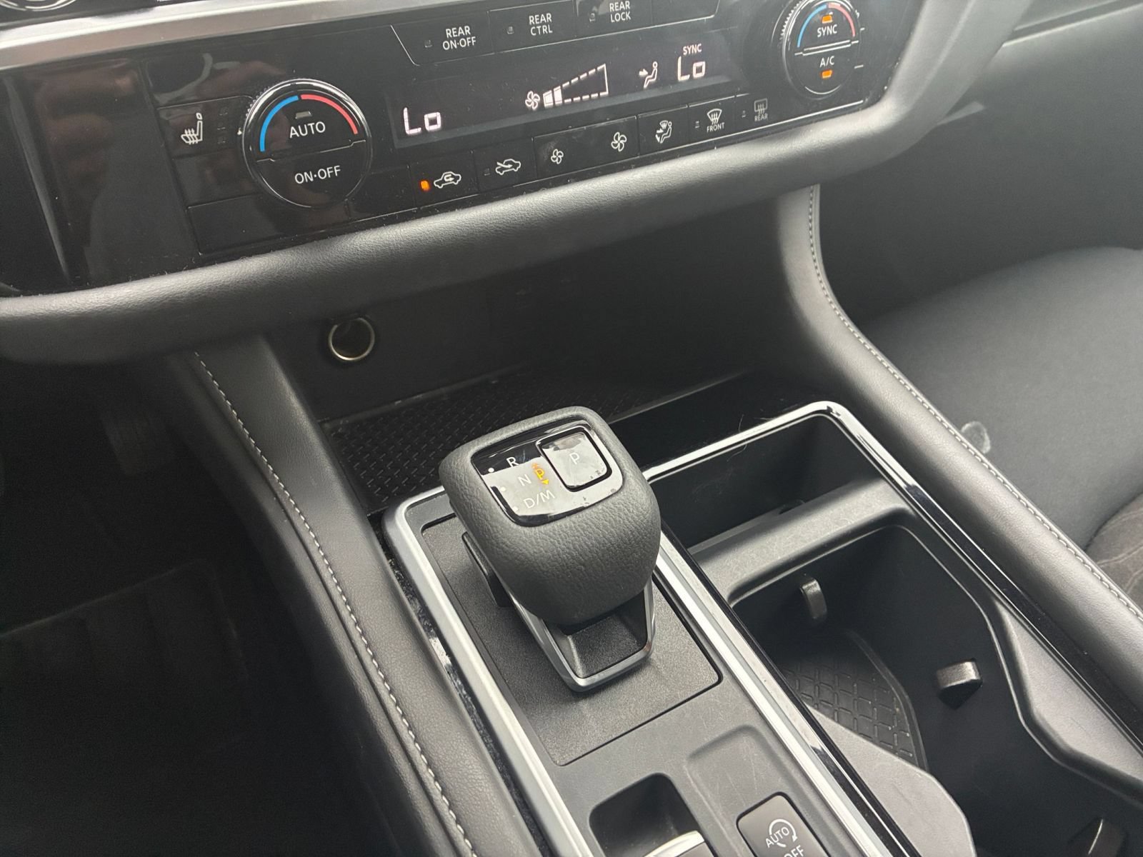 Used 2025 Nissan Pathfinder SV AWD/4WD image 37