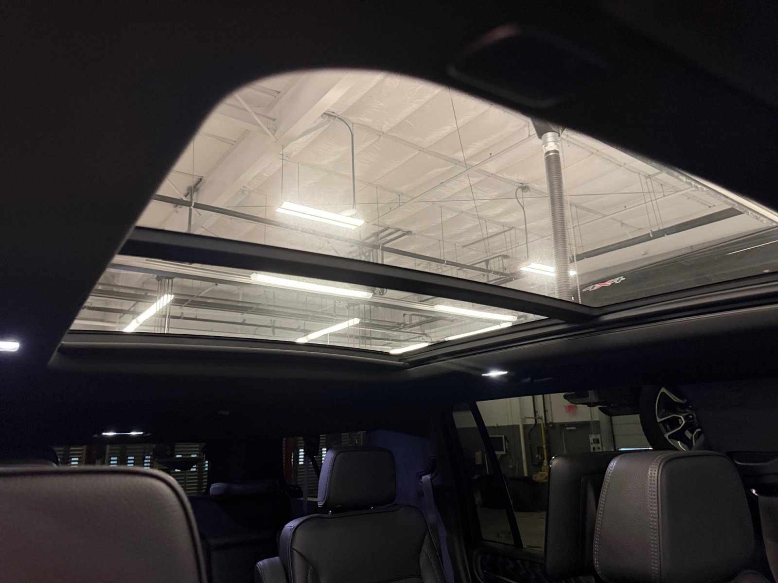 Used 2024 GMC Yukon XL Denali w/ Advanced Technology Package RWD image 5