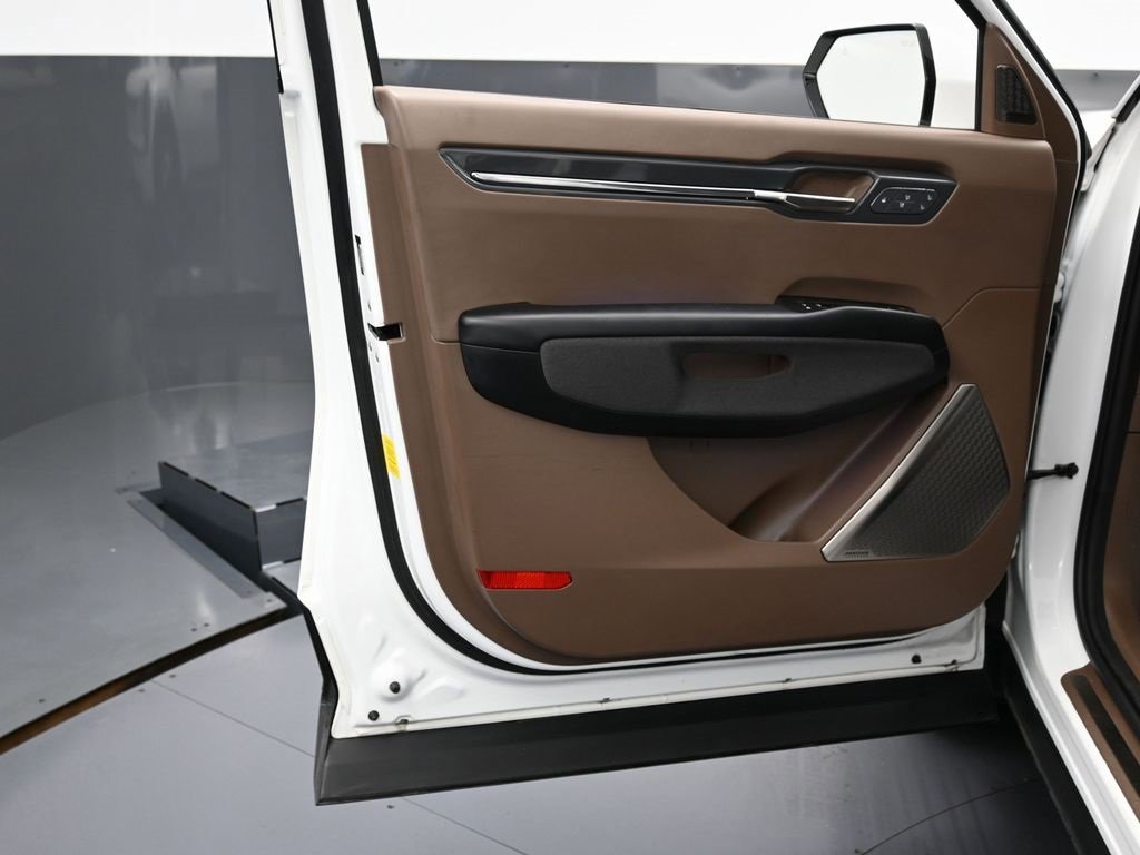 Used 2024 Kia EV9 Land image 42