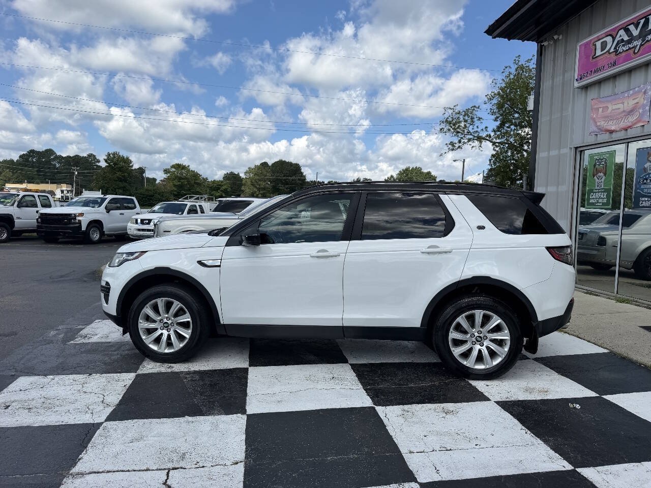 Used 2017 Land Rover Discovery Sport SE AWD/4WD image 8