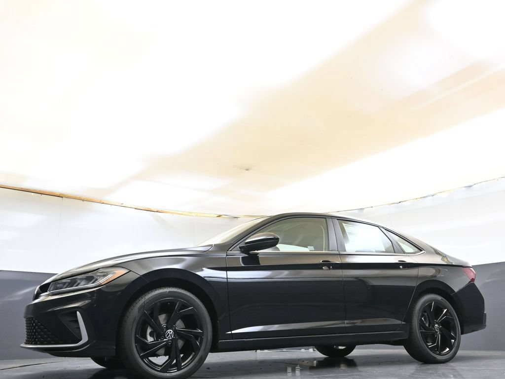 Certified 2026 Volkswagen Jetta SE w/ Black Wheel Package FWD image 29