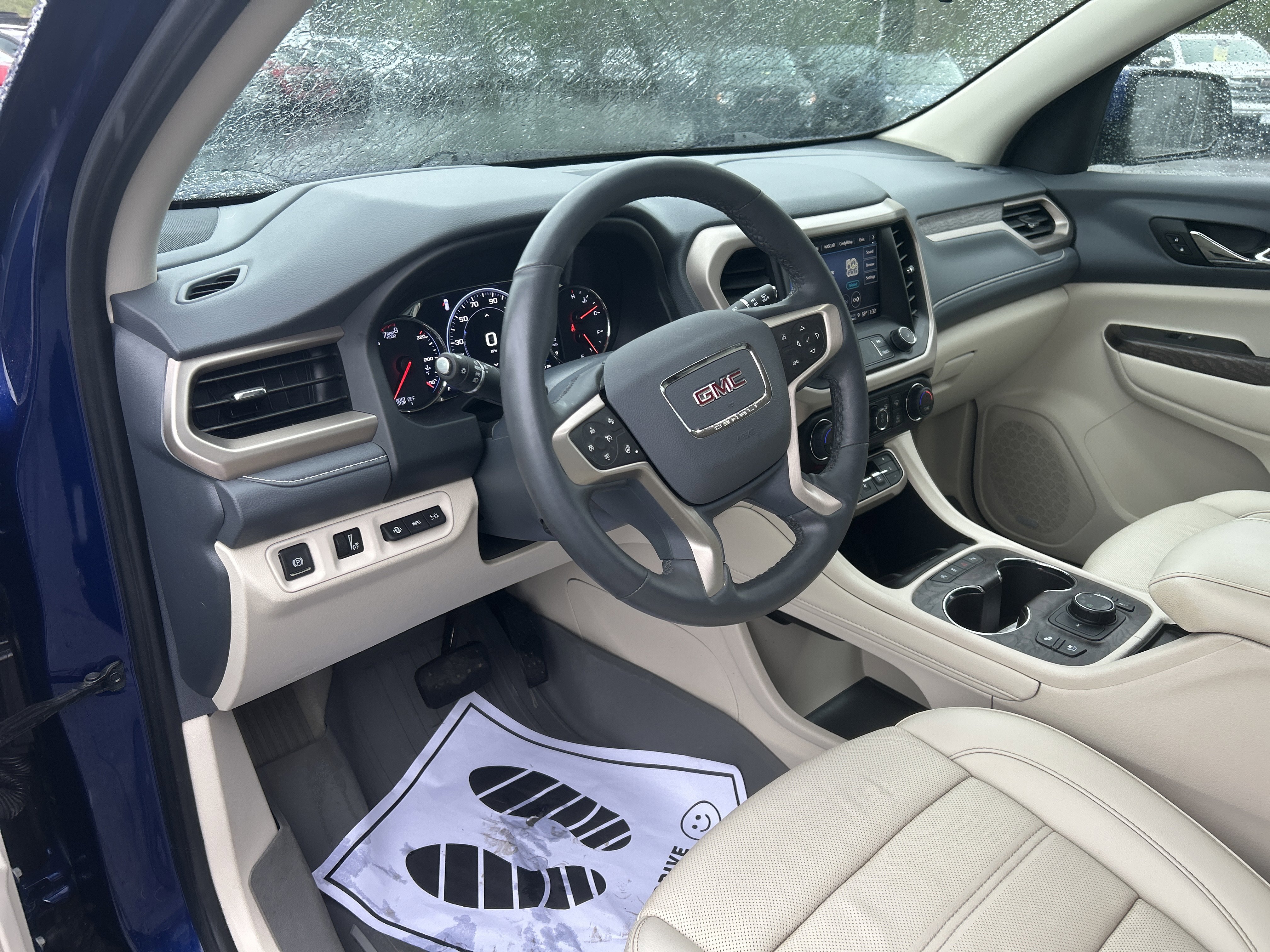 Used 2023 GMC Acadia Denali w/ Denali Technology Package AWD/4WD image 15