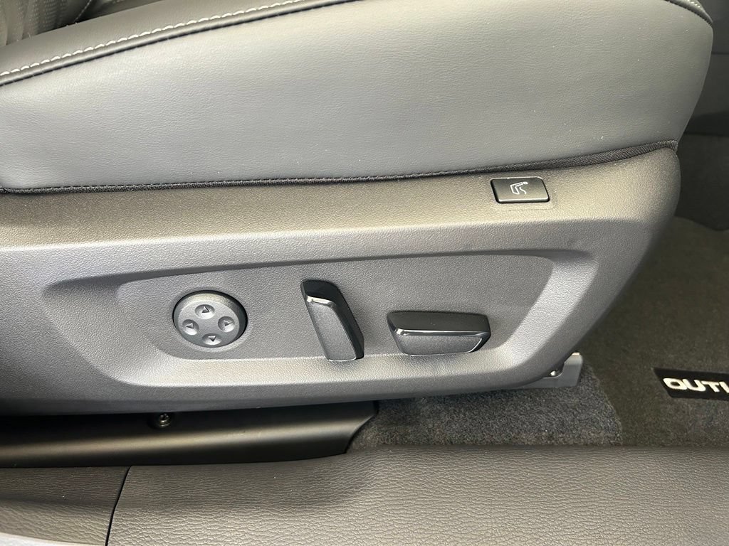 New 2026 Mitsubishi Outlander 4WD Plug-In Hybrid image 28