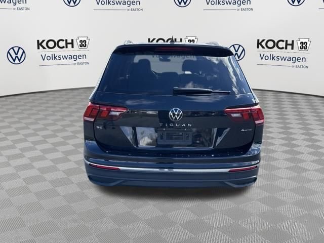 Used 2023 Volkswagen Tiguan SE w/ Panoramic Sunroof Package image 7