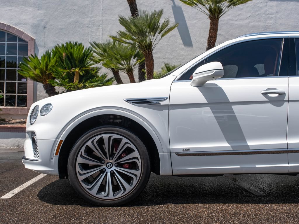 Used 2022 Bentley Bentayga AWD/4WD image 31