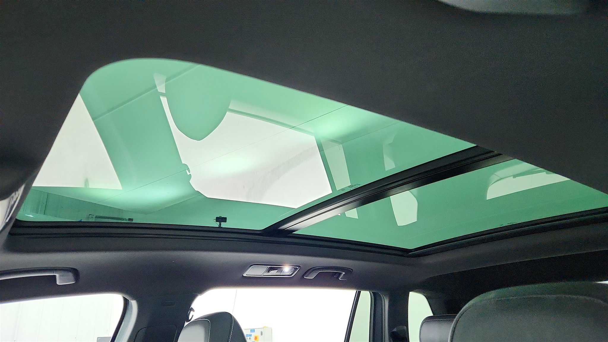 Used 2023 Volkswagen Tiguan SE R-Line image 33