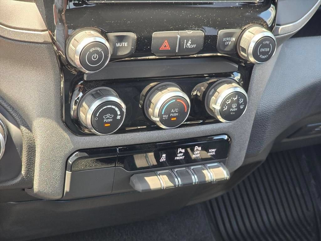 Used 2026 RAM 1500 Warlock AWD/4WD image 17