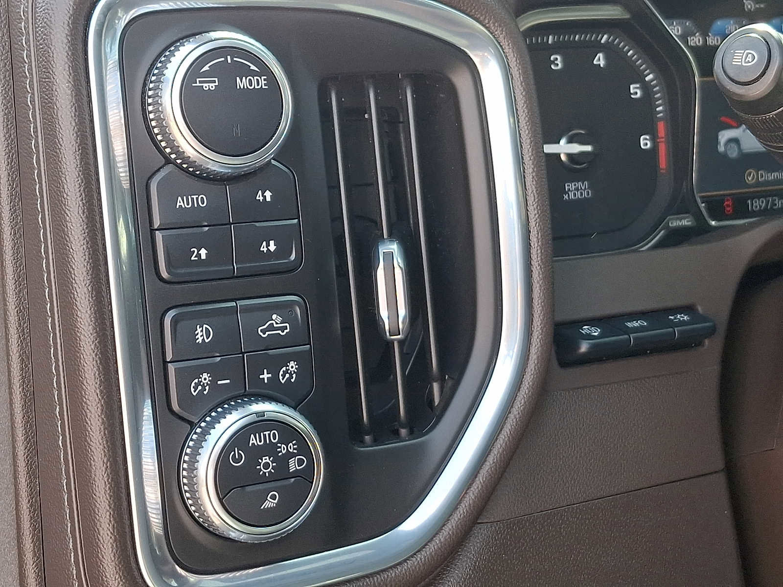 Used 2023 GMC Sierra 2500 Denali w/ Denali Ultimate Package image 31