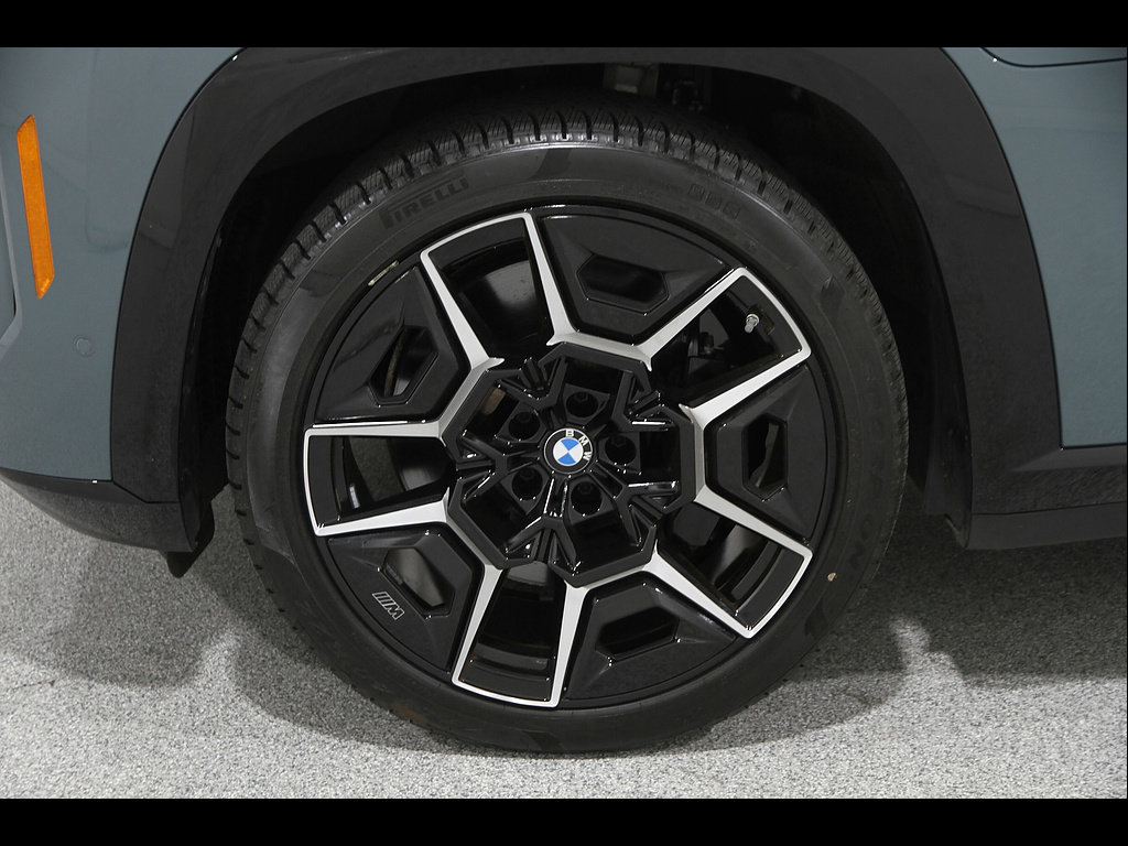Used 2023 BMW XM AWD/4WD image 24