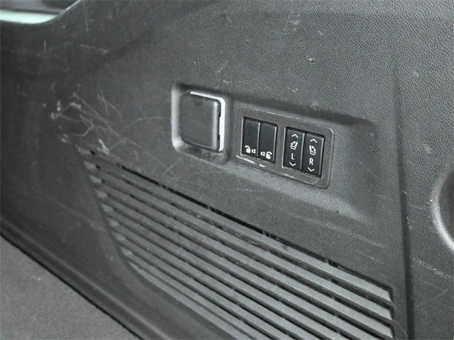 Used 2023 Chevrolet Suburban Premier image 35