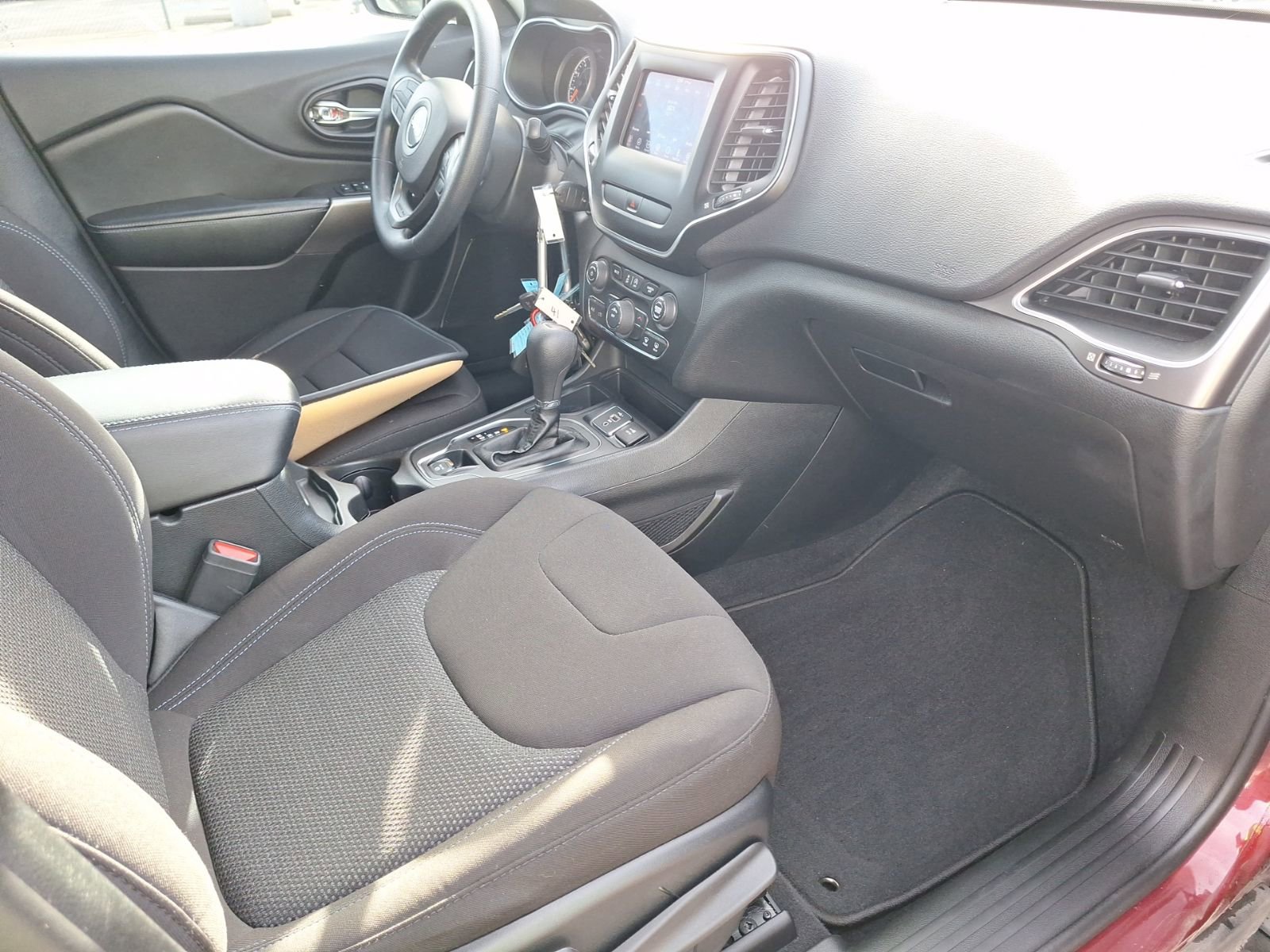 Used 2019 Jeep Cherokee Latitude w/ Popular Appearance Group image 33