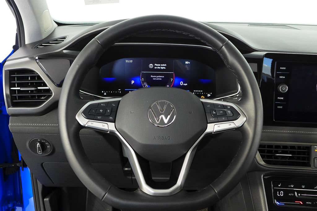 Used 2025 Volkswagen Taos SE FWD image 27