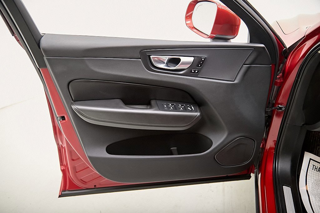 Certified 2023 Volvo XC60 B5 Core w/ Climate Package image 10