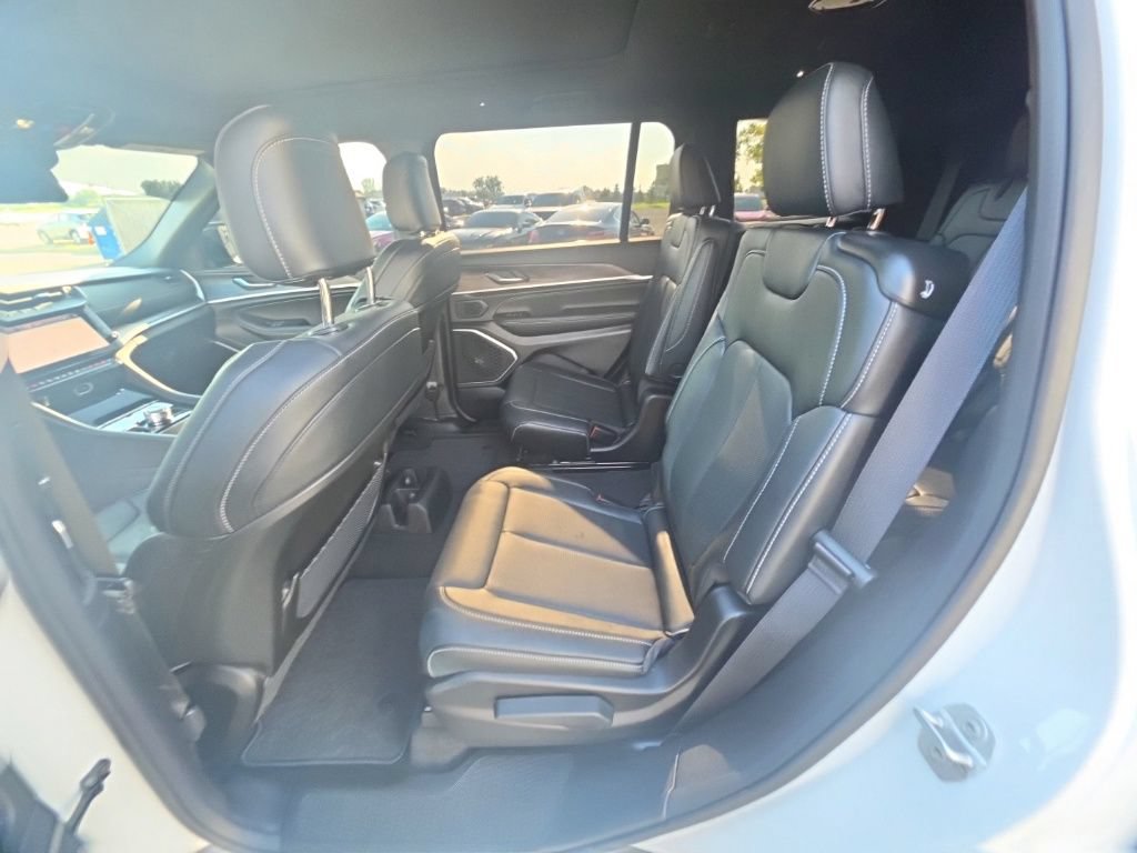 Used 2026 Jeep Grand Cherokee L Limited AWD/4WD image 25