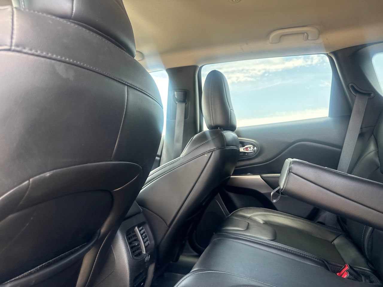 Used 2020 Jeep Cherokee Latitude w/ Quick Order Package 26F North AWD/4WD image 35
