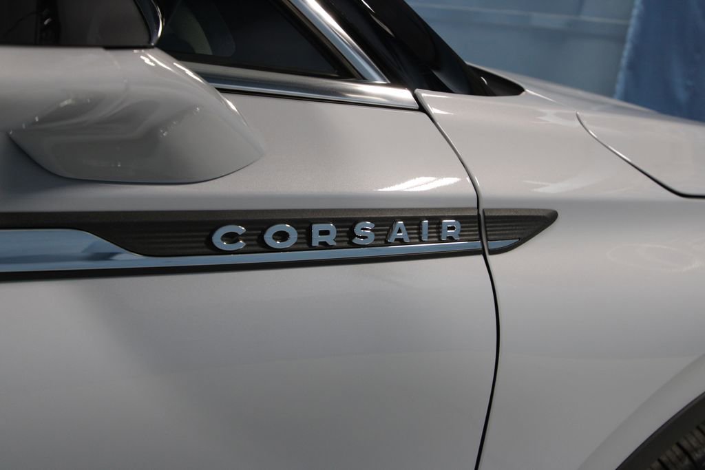 Used 2025 Lincoln Corsair AWD image 39